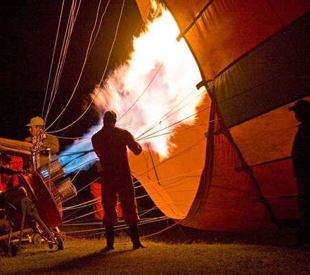 Balloon Safari early morning prep near Kichwa Tembo lodge maasai mara ©bushtreksafaris