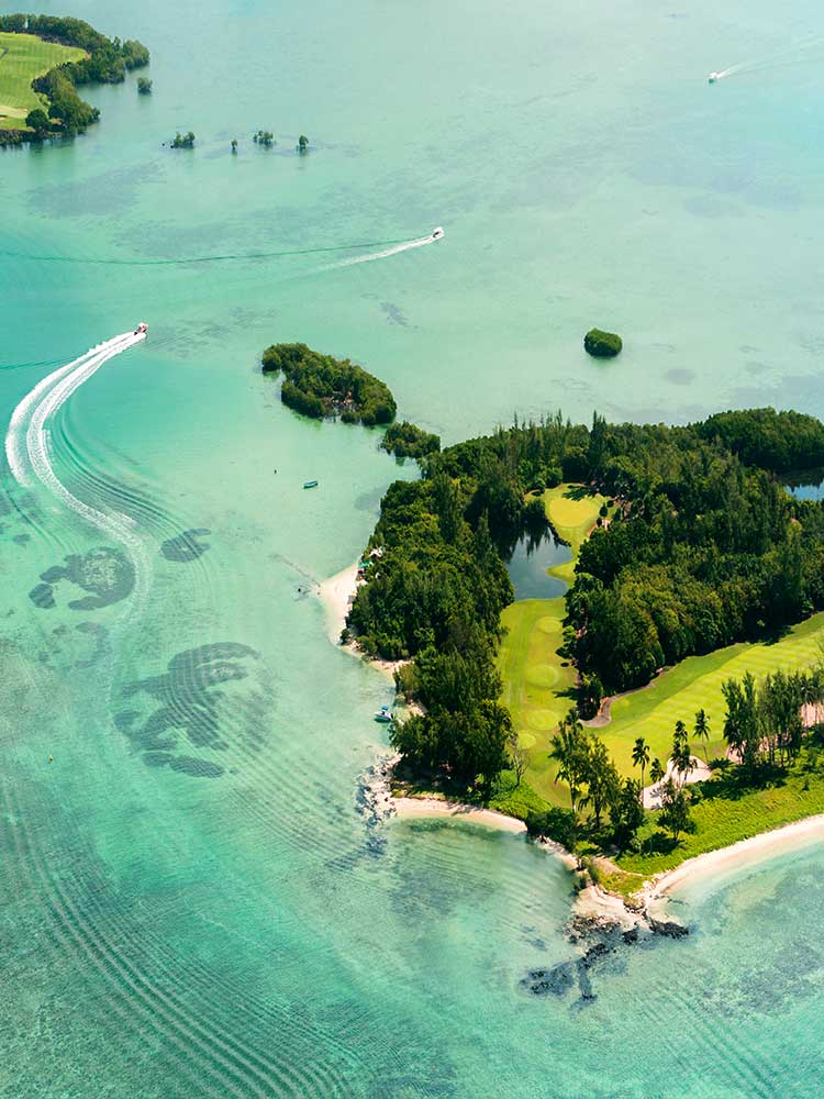 Mauritius Lile Aux Cerfs beach and bush safari or golfing safari ©bushtreksafaris