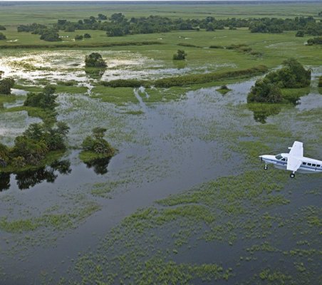 flying safari caravan aircraft on safari in Kenya ®bushtreksafaris