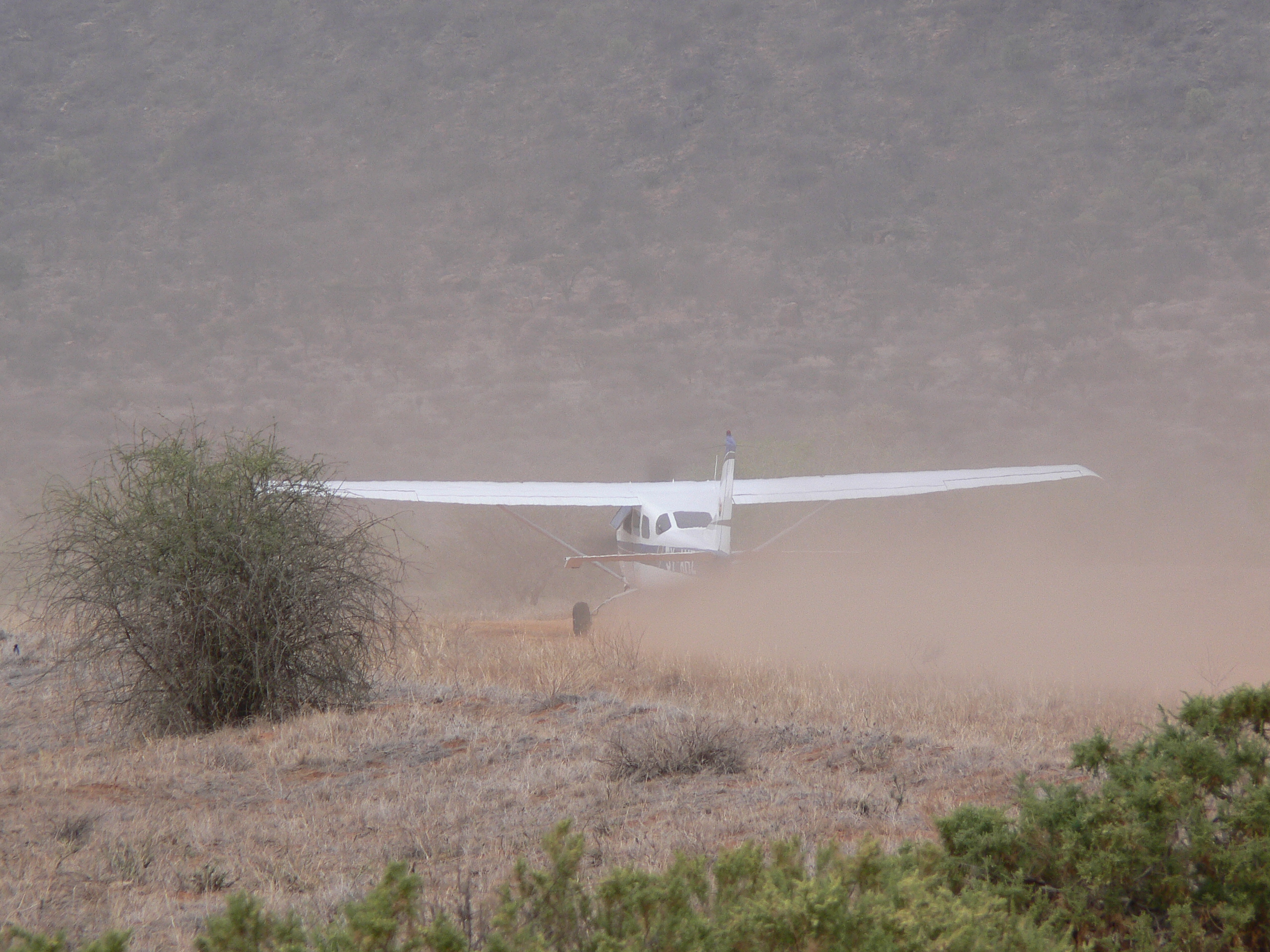 flying safari plane take off air strip luxury safari ®bushtreksafaris
