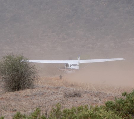 flying safari plane take off air strip luxury safari ®bushtreksafaris
